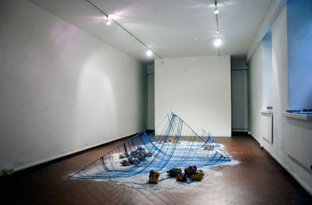 ANGELA CORTI: Tessere frammenti di pietra ANGELA CORTI: Tessere frammenti di pietra